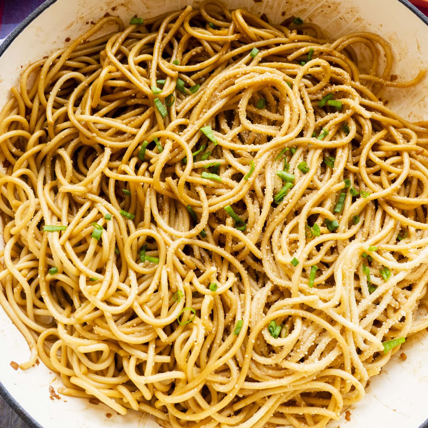 Minute Garlic Spaghetti: Quick & Flavorful Weeknight Meal
